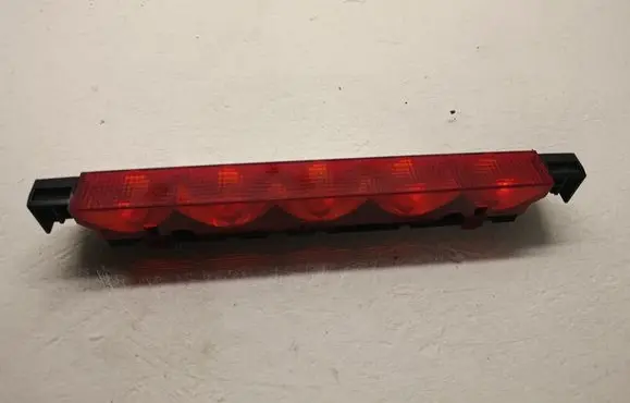 Third/center stoplight