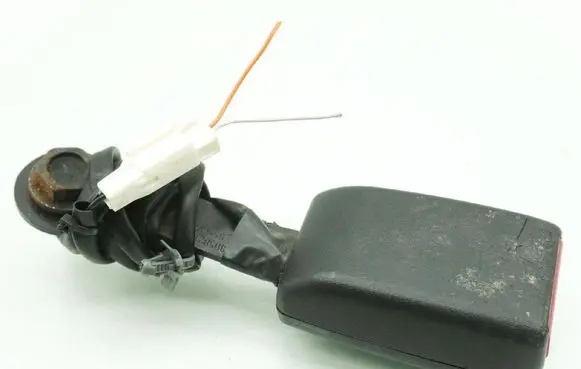 Nissan Note (E11) Front seatbelt
