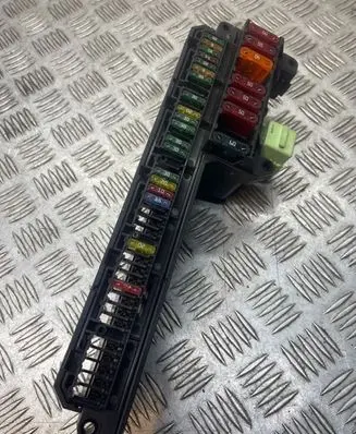 BMW 5 E60 E61 Fuse module 693245201 106887