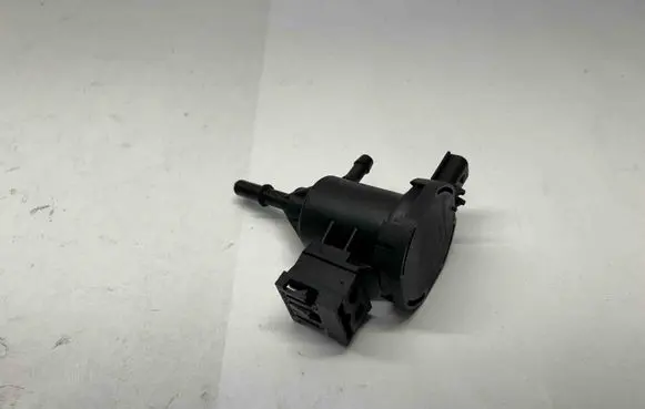 Mercedes-Benz GL X166 Engine mount vacuum valve A0014760532