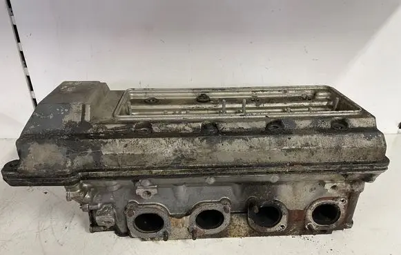 BMW 7 E32 Engine head 