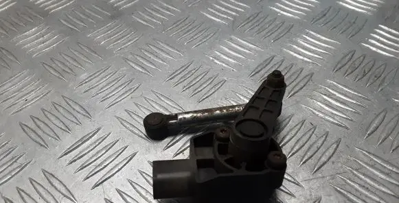 Headlight/headlamp level sensor