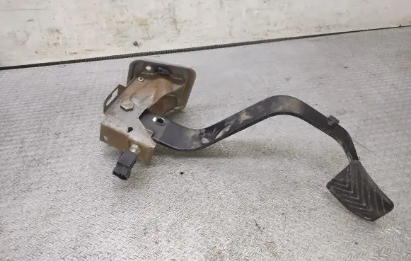 Mitsubishi Grandis Clutch pedal 