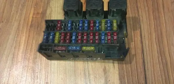 Nissan Terrano Fuse box set 72404047 243110e000