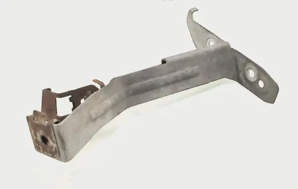 Mercedes-Benz CLS C218 X218 Front bumper mounting bracket A2045241340