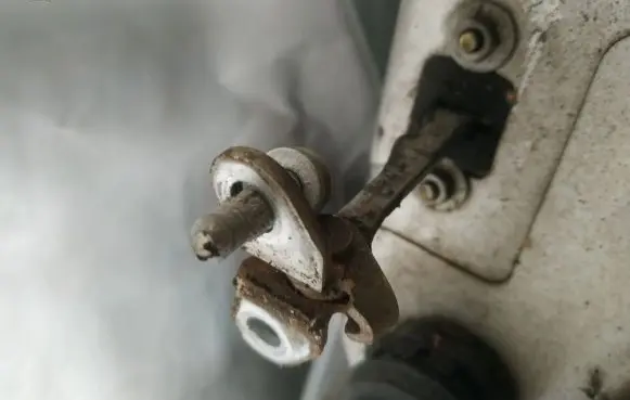 Front door check strap stopper