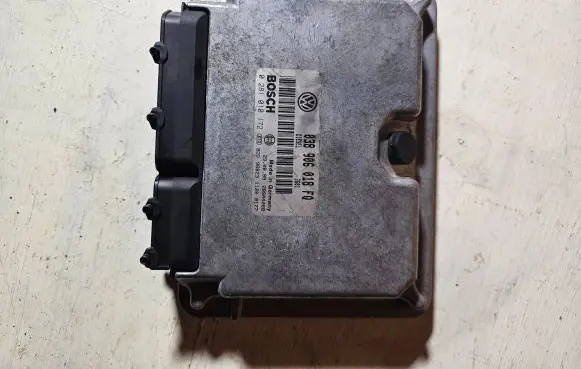 Volkswagen PASSAT B5 Engine control unit/module 038906018FQ 0281010172