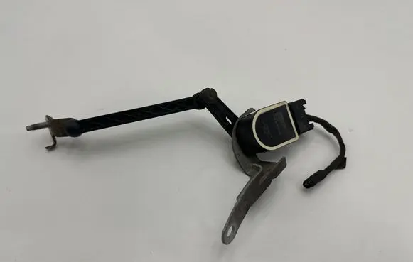 Volvo XC40 Headlight/headlamp level sensor 32221957 8888899689 32221477
