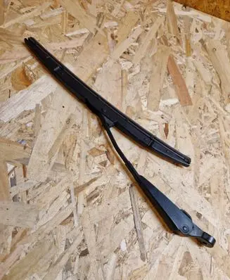 Honda CR-V Rear wiper blade arm H8191