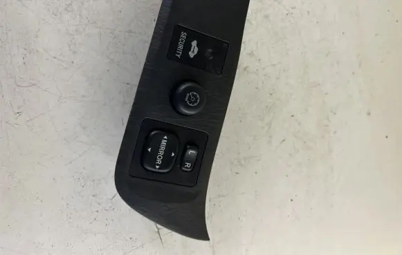 Wing mirror switch