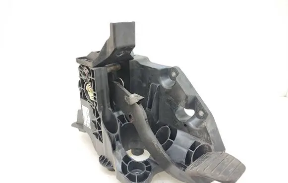 Renault Trafic III (X82) Brake pedal 465016415R 81007104 93459474