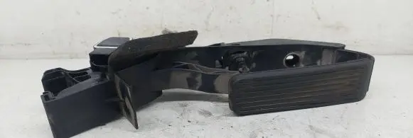 Mercedes-Benz C W203 Accelerator throttle pedal A2113000404