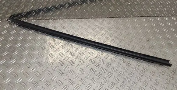 Toyota Yaris Front door glass trim molding