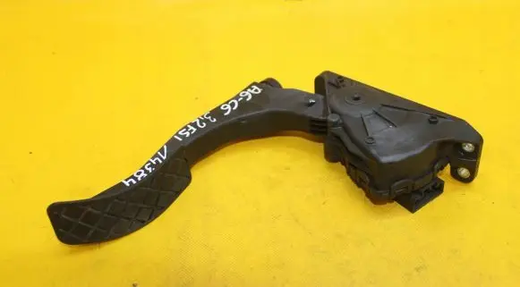 Audi A6 S6 C6 4F Accelerator throttle pedal 4F1723523A