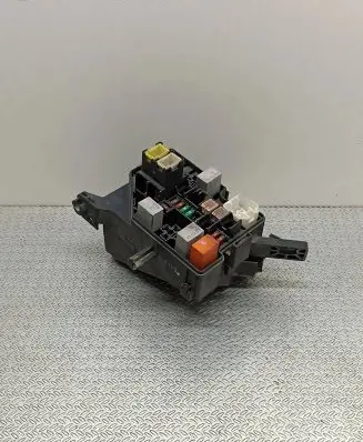 Toyota Yaris Fuse module 71545127