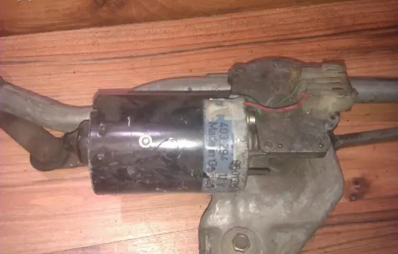 Peugeot 405 Wiper motor 9601335580