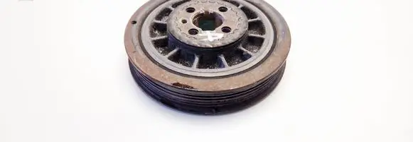 Volkswagen PASSAT B4 Crankshaft pulley 028105243K