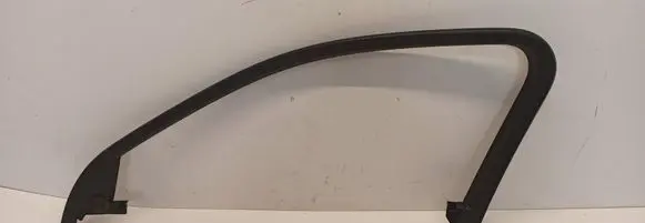 Audi Q3 F3 Front door window/glass frame 83F867610