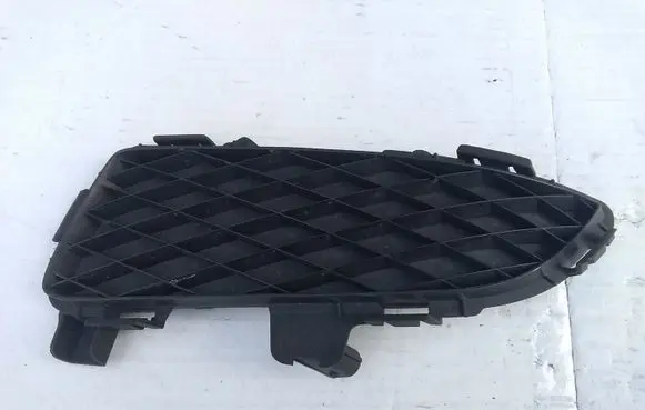 Mazda 3 I Front bumper lower grill PB4K50C21