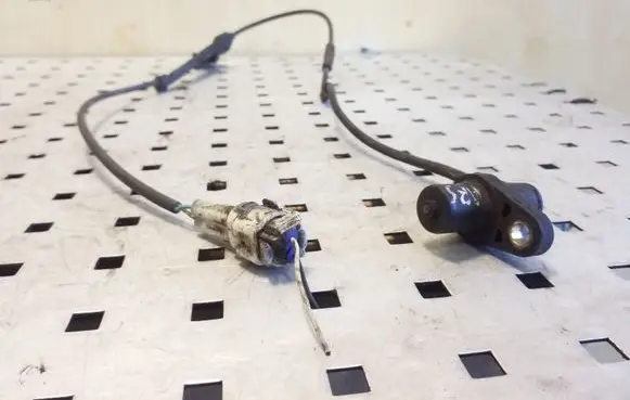 Toyota Corolla Verso E121 ABS brake wheel speed sensor