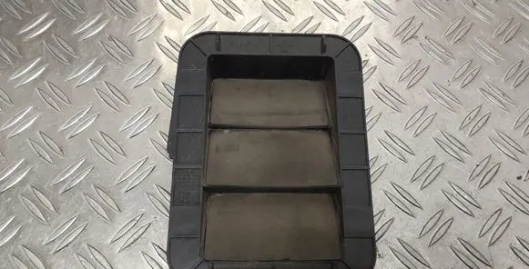 Toyota Verso Quarter panel pressure vent 629400F010