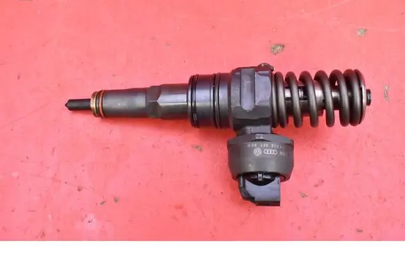 Volkswagen Golf IV Fuel injector 038130073AG