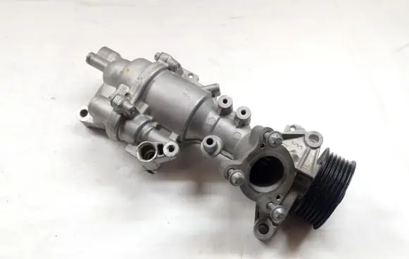 Mercedes-Benz C W205 Water pump A2742000900