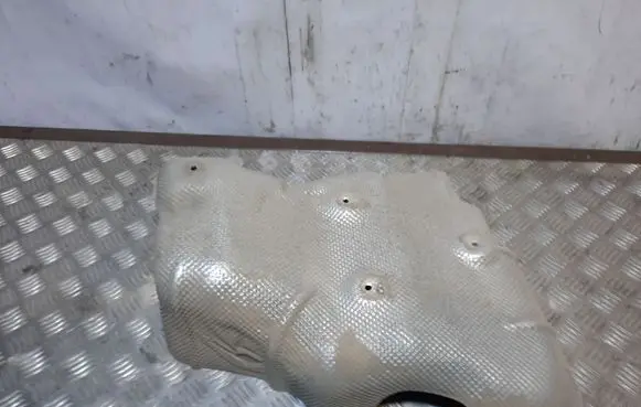 Mercedes-Benz GL X164 Exhaust heat shield A1646820671