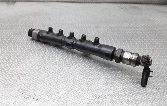 Toyota Avensis T250 Fuel main line pipe 8945860010