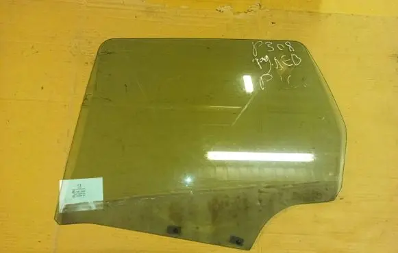 Peugeot 308 Rear door window glass