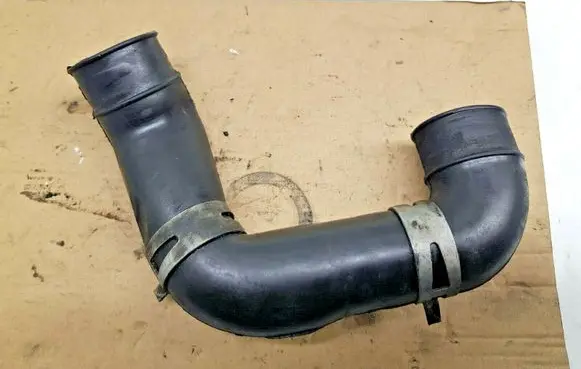Ford Focus Breather hose/pipe XS4Q6K666AA