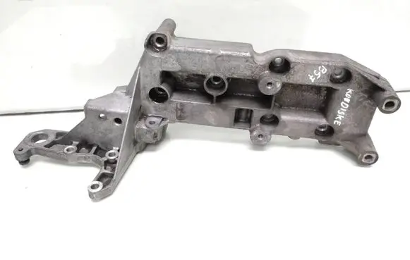 Volvo XC90 A/C compressor mount bracket 30757168