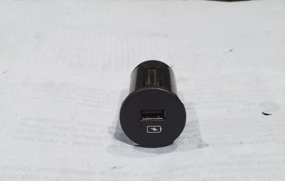 Iveco Daily 6th gen USB socket connector 5802012268 144881