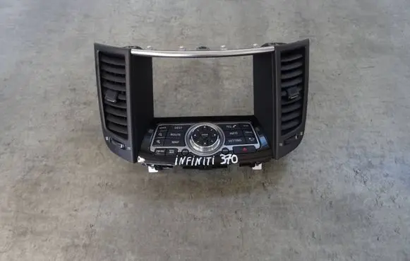 Infiniti FX Radio/GPS head unit trim 28395 1DR2D