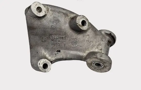 Engine mounting bracket