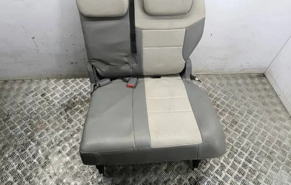 Chrysler Town u0026 Country V Third row seats 