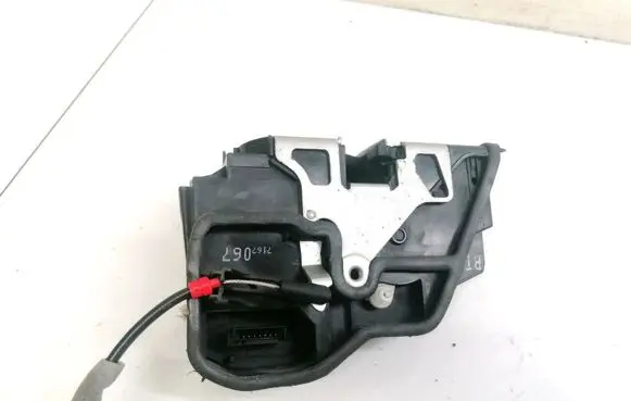 BMW X3 E83 Front door lock 7167067