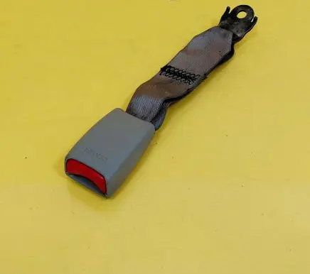 Nissan X-Trail T30 Middle seatbelt buckle (rear) 