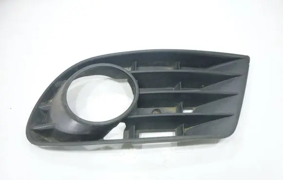 Volkswagen Golf Plus Front fog light trim/grill 5M0853666B