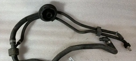 Mercedes-Benz CLS C219 Engine coolant pipe/hose A2118302396