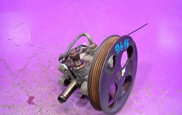 Mitsubishi Carisma Power steering pump