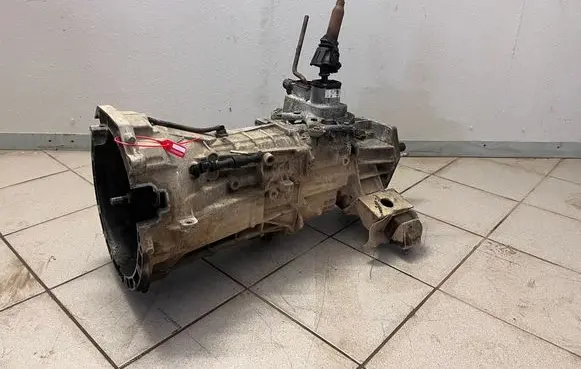 Land Rover Defender Manual 5 speed gearbox 4C1R-7006