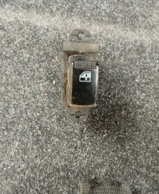 Hyundai Sonata Electric window control switch 03980M139