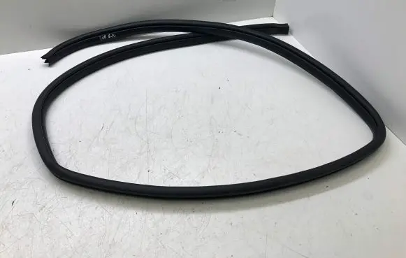 Rear door rubber seal (on body)