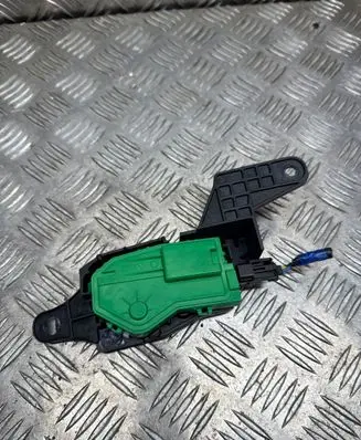 Fuel tank cap lock