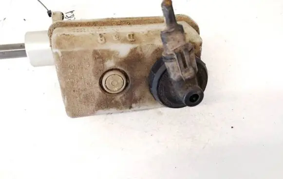 Brake fluid reservoir