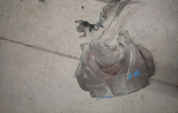 Renault Captur Front brake caliper