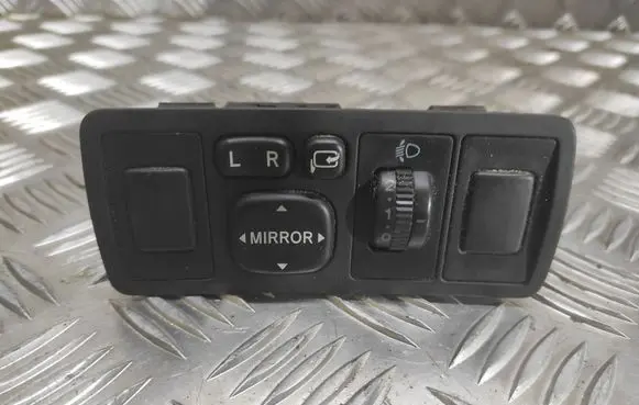 Toyota Avensis T250 Wing mirror switch 777669
