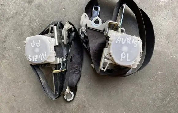 Toyota Auris E180 Front seatbelt