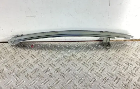 Lexus LS 430 Front door window/glass frame 
